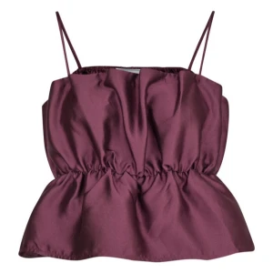 Vinröd fest linnetopp  - Snygg vinröd linnetopp från Mood Copenhagen med tunna axelband och omlott-detalj. Kan användas som Bandeau topp också❣️