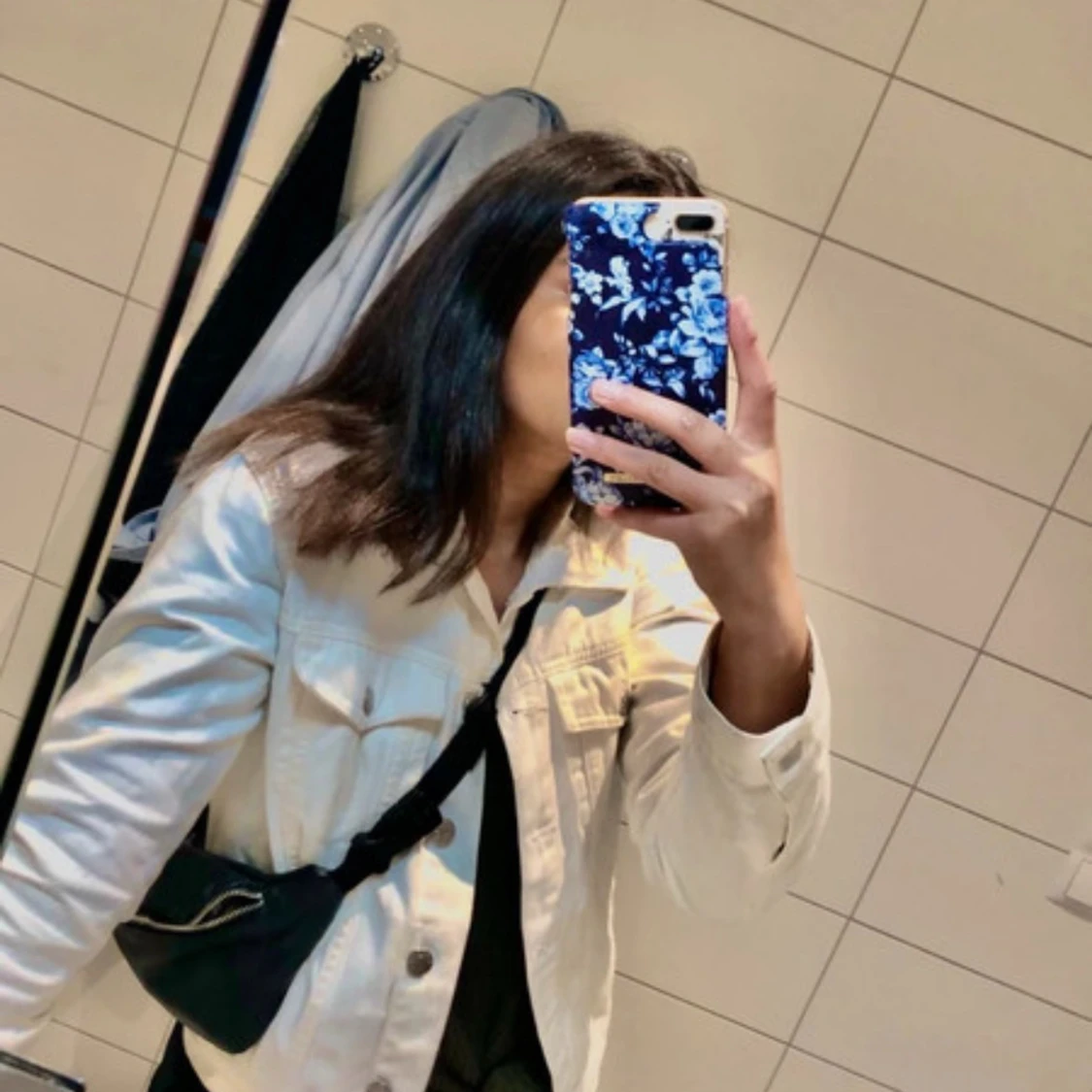 Vit jeansjacka med knappar - 1