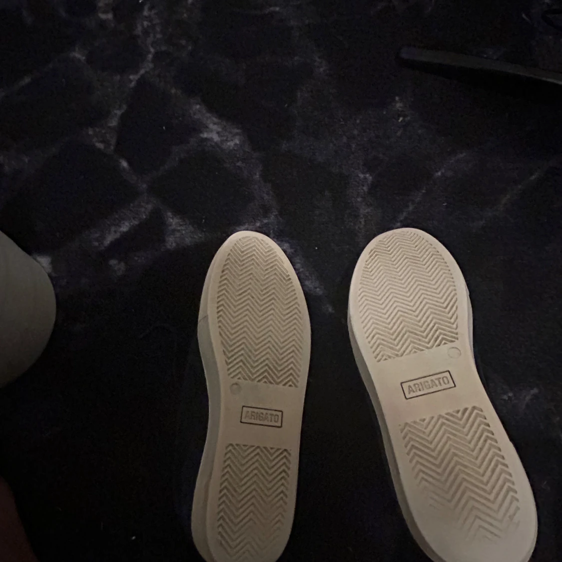 Mörkblå sneakers från Axel Arigato - 2