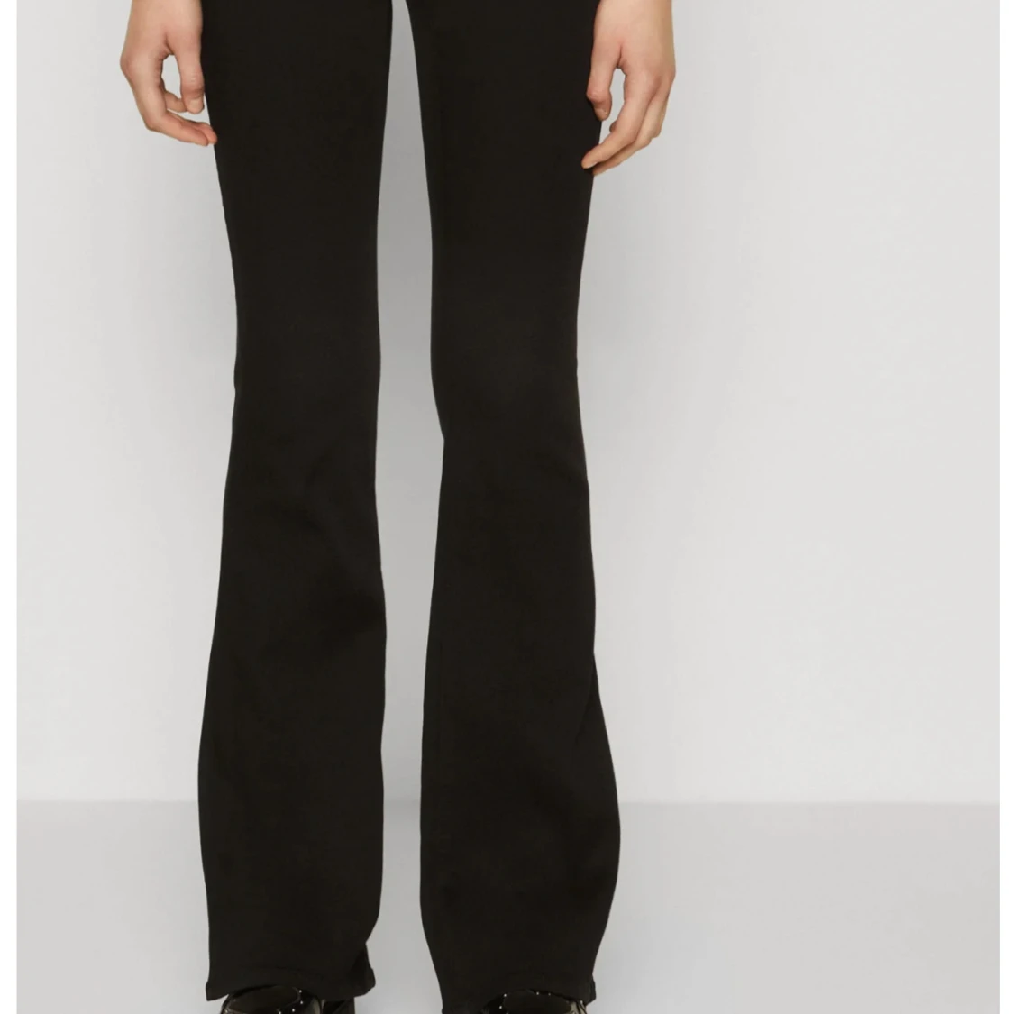 Svarta bootcut byxor från ONLY