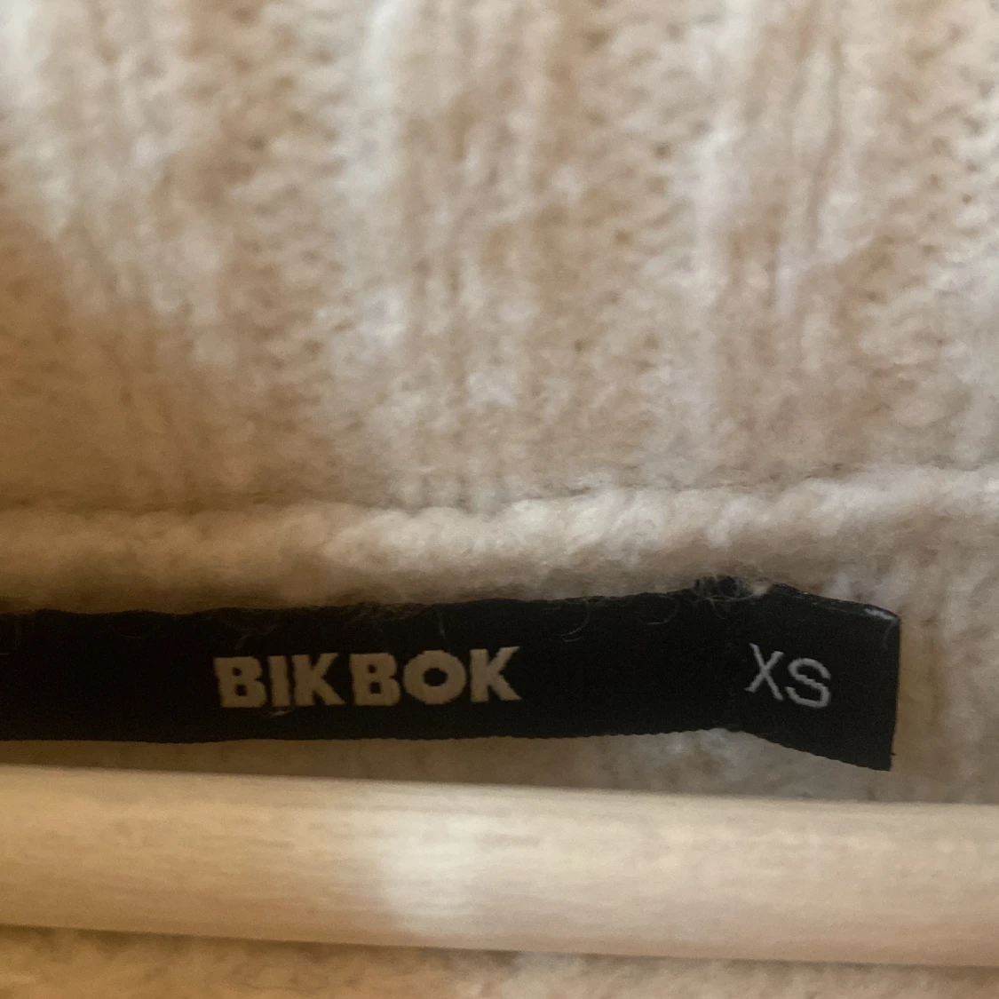 Vit stickad tröja från Bik Bok - 2