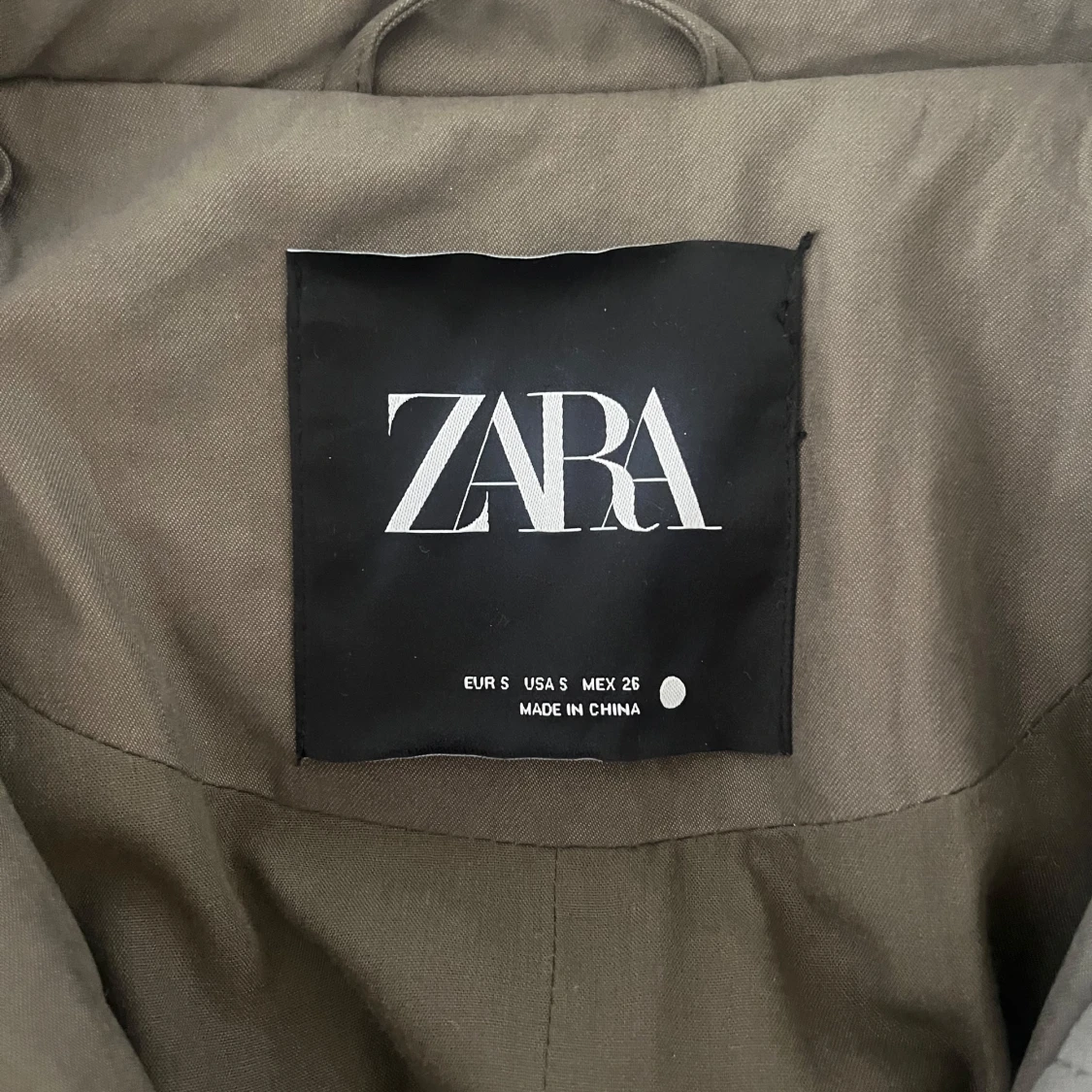 Olivgrön bomberjacka från Zara - 1