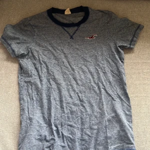 Blå t-shirt från Hollister, M - Hollister T-Shirt