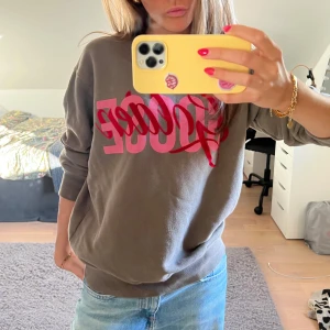 Golden goose tröja - Så cool golden goose tröja! Inga defekter❤️🩷