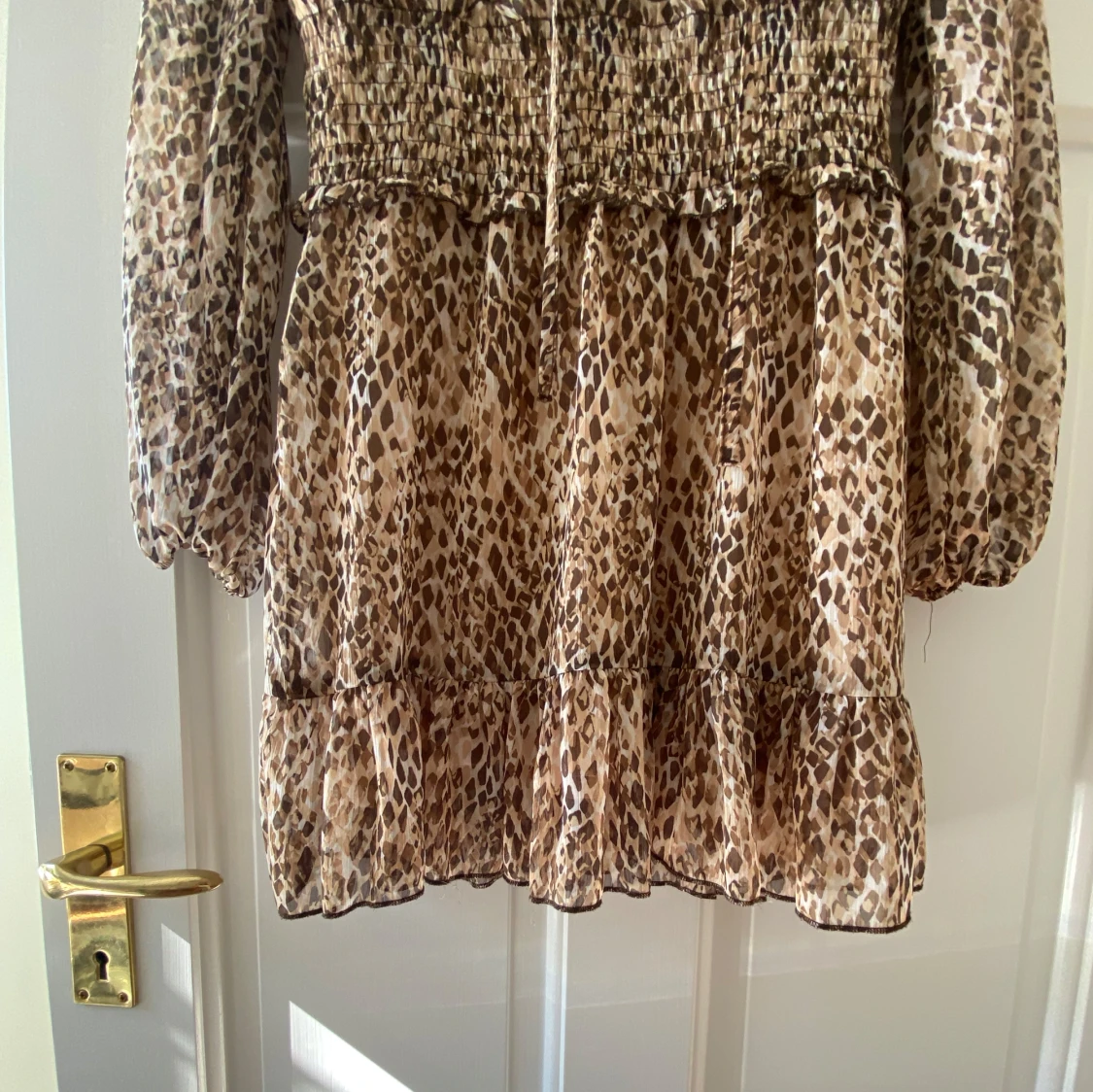 Jättesnygg leopardmönstrad kort klänning från Zara - 1