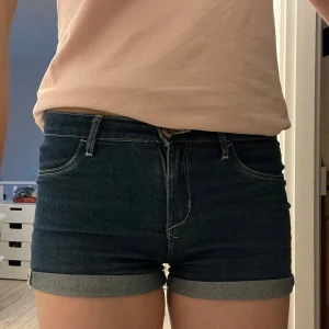 Jeansshorts - Jeansshorts från h&m i storlek 146