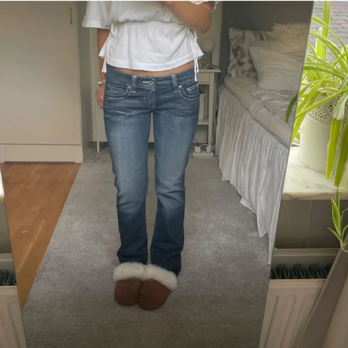 Blå jeansbyxor från Guess - 1