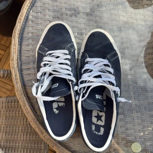Converse one star - Säljer dessa concerse one star, storlek 43. Skorna är i bra skick! 