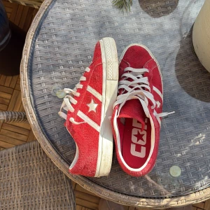 Converse one star - Säljer dessa converse one star, storlek 43 i riktigt bra skick. Perfekt till vår och sommar! 