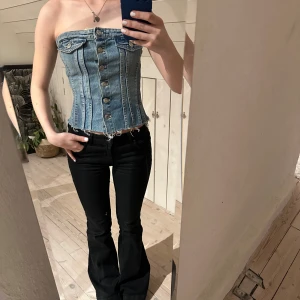 Jeanskorsett-zara  - Topp från zara. Aldirg använd