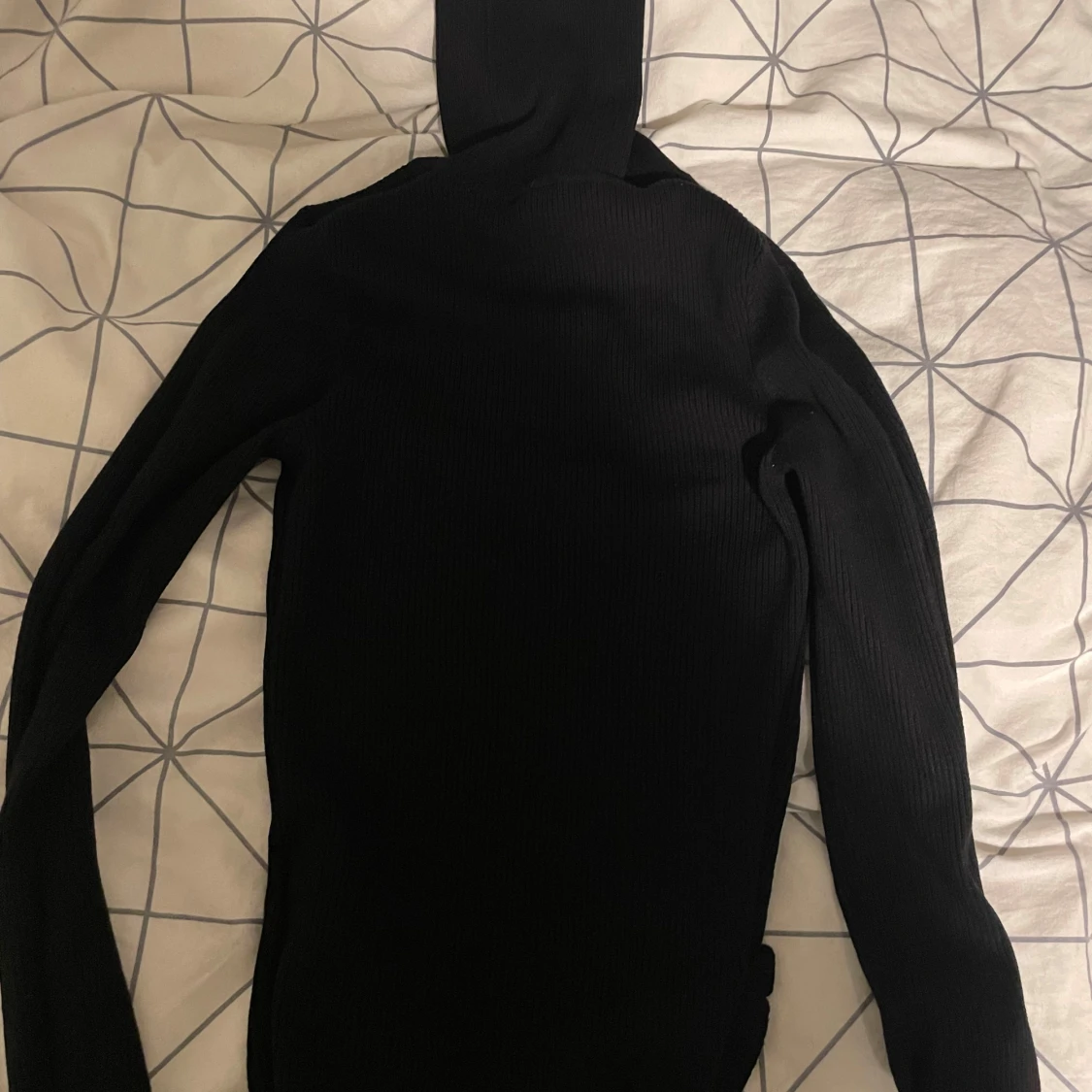Svart ribbad polotröja