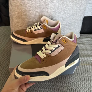 Jordan 3 retro archaeo brown - Säljer mina Js 3 retro helt nya. Nypris:2500kr