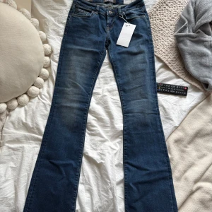 Blå jeansbyxor från LTB - Snygga blå jeansbyxor från LTB i modellen roxy, dom är helt nya endast testade