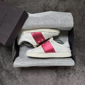 Valentino skor  - Storlek 41, ingår box 