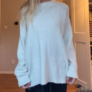 Stickad tröja - Supermysig stickad tröja i en lite oversize modell❤️ fint skick❤️