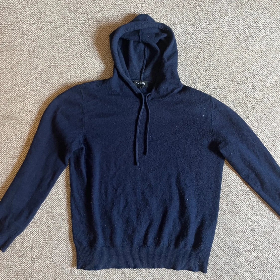 Mörkblå Kashmirhoodie från Calmire - 1