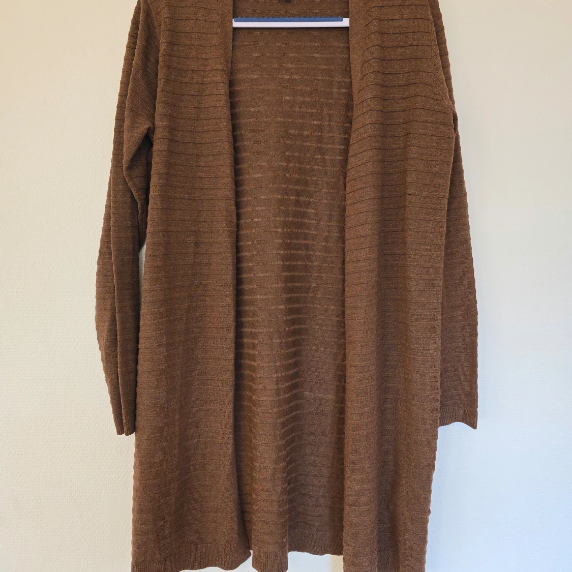 Brun ribbad kofta från Soyaconcept