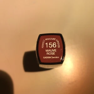 Lipstick från Isadora - Snyggt läppstift från IsaDora i nyansen Mauve Rose, nummer 156. Endast använd en gång, visas på bild.