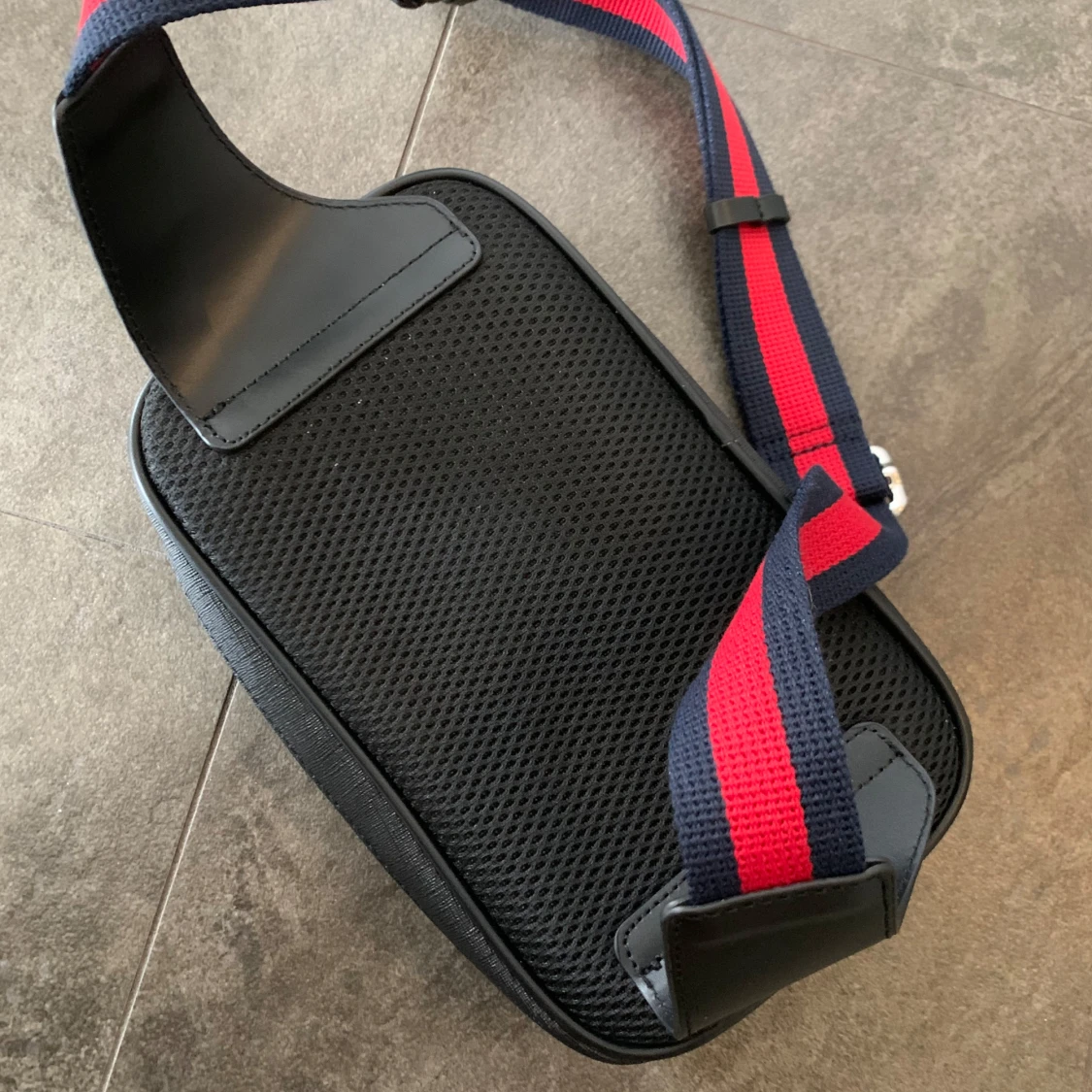 Axelväska med mönster - 1