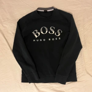 mörkblå hugo boss tröja - hugo boss mörkblå tröja, passar superfint  