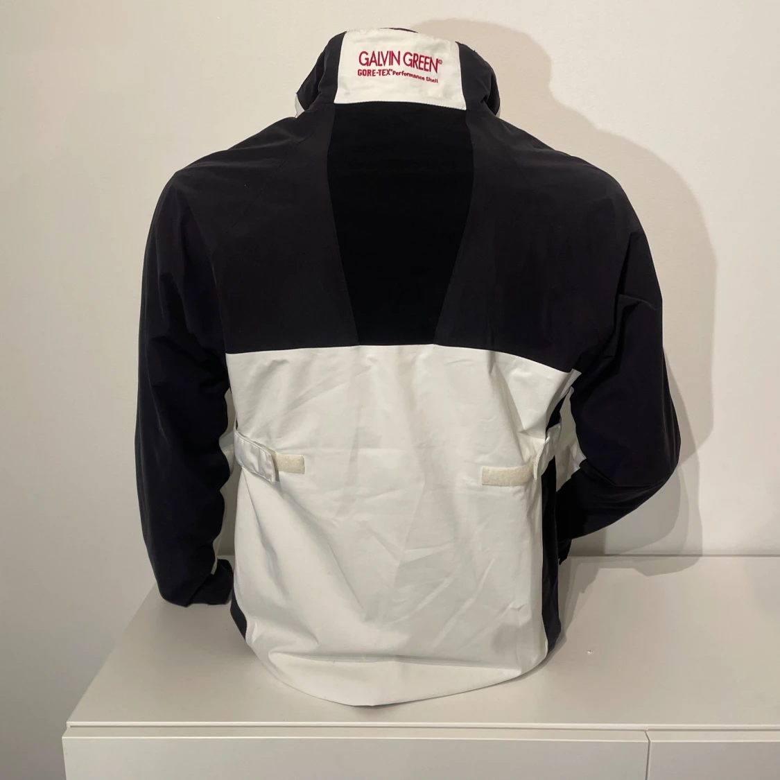 Vit och svart jacka från Galvin Green - 1