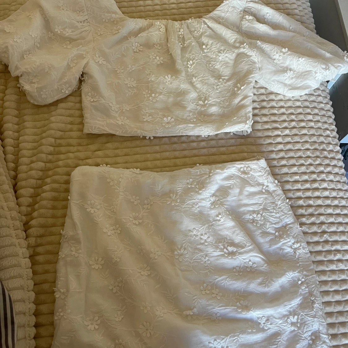 Vit blommigt set - 3