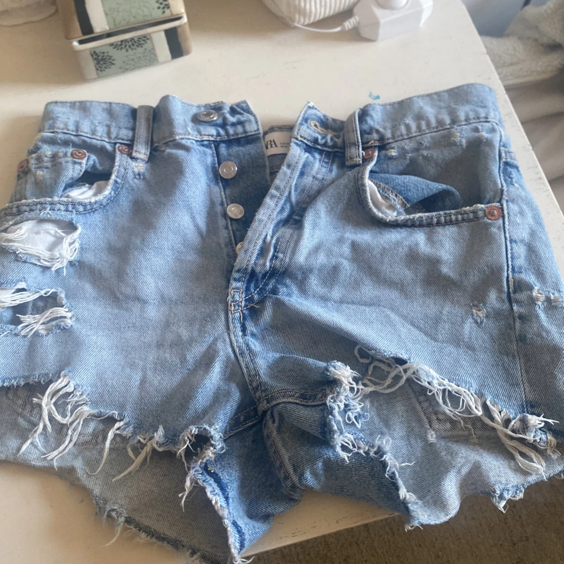 Ljusa jeansshorts från Zara - 3