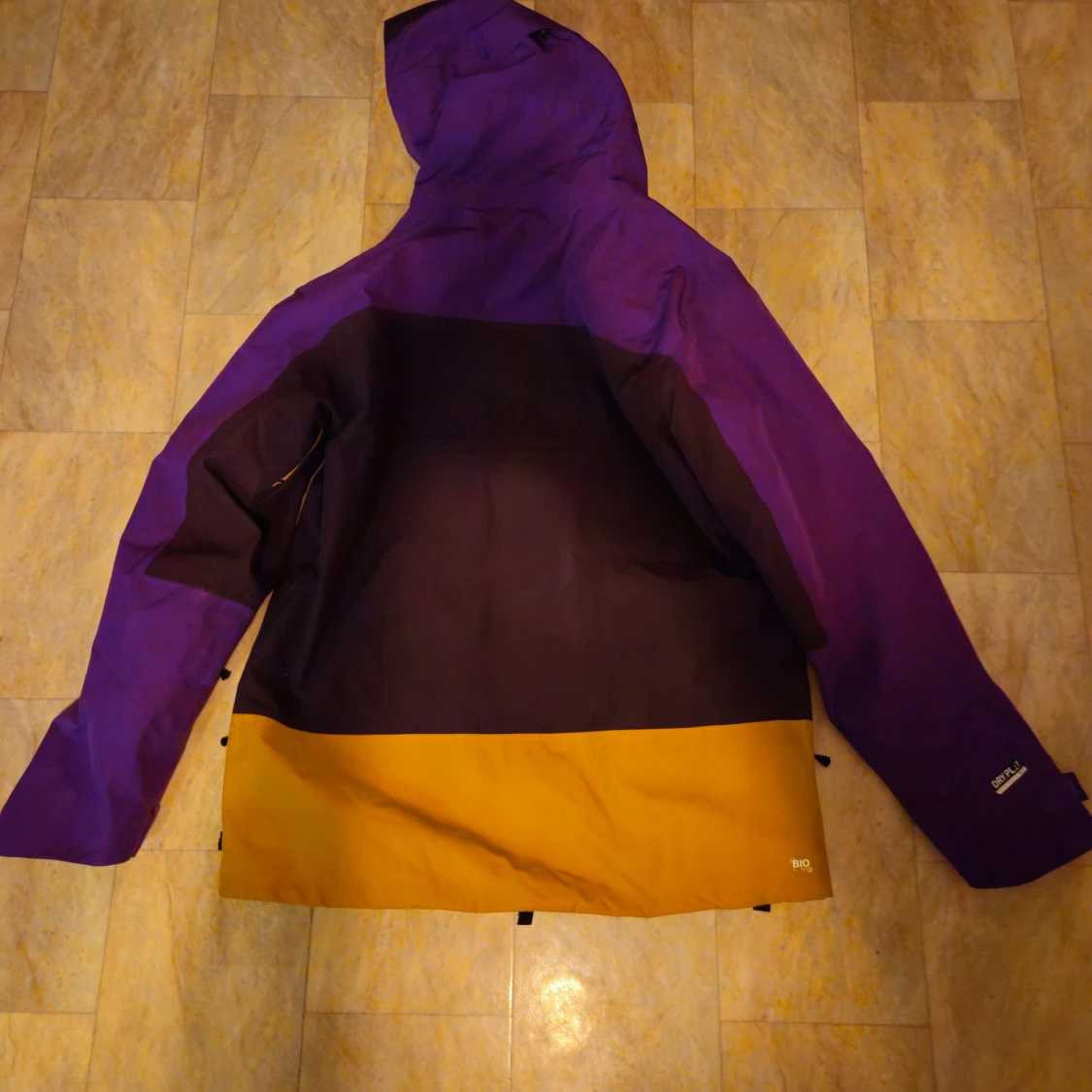 Lila och gul jacka från Picture - 1