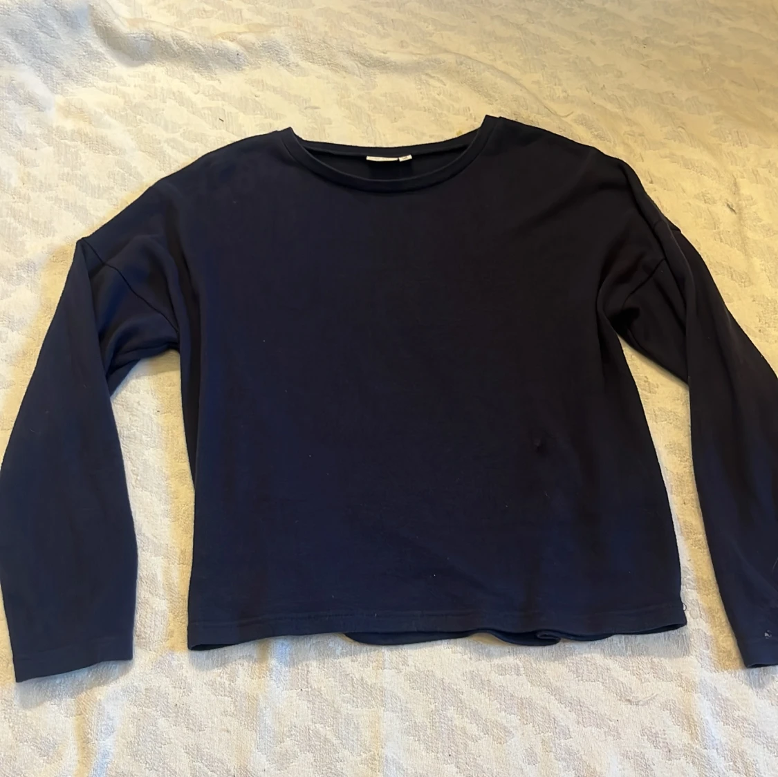 Mörkblå tröja 
