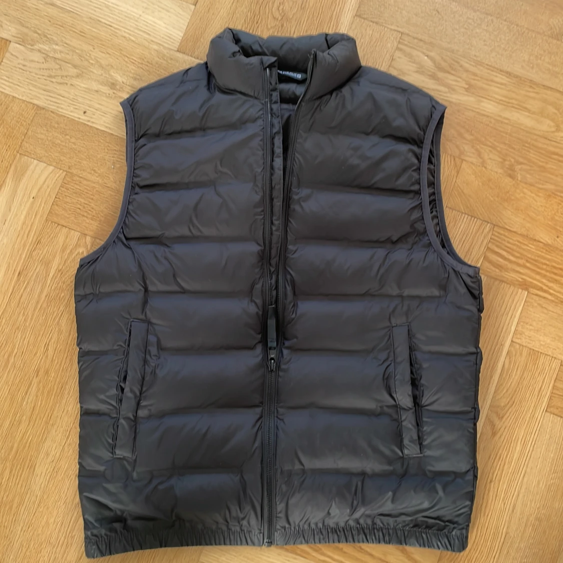 Svart dunväst från Zara - 1