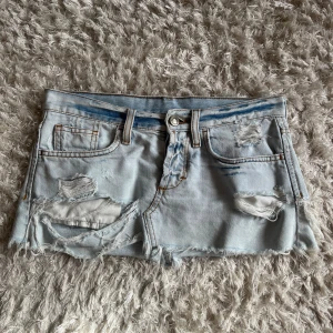 jeanskjol - Jättefin jeanskjol från topshop som tyvärr är för liten för mig💕