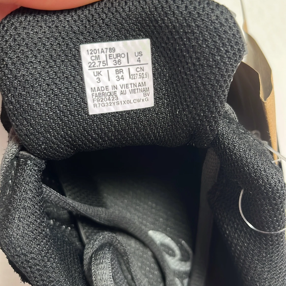 Svarta och grå sneakers från Asics - 4