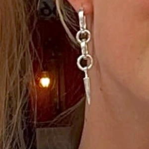 Maria Nilsdotter örhänge - Snyggt Maria Nilsdotter örhänge (chaos Queen earring)