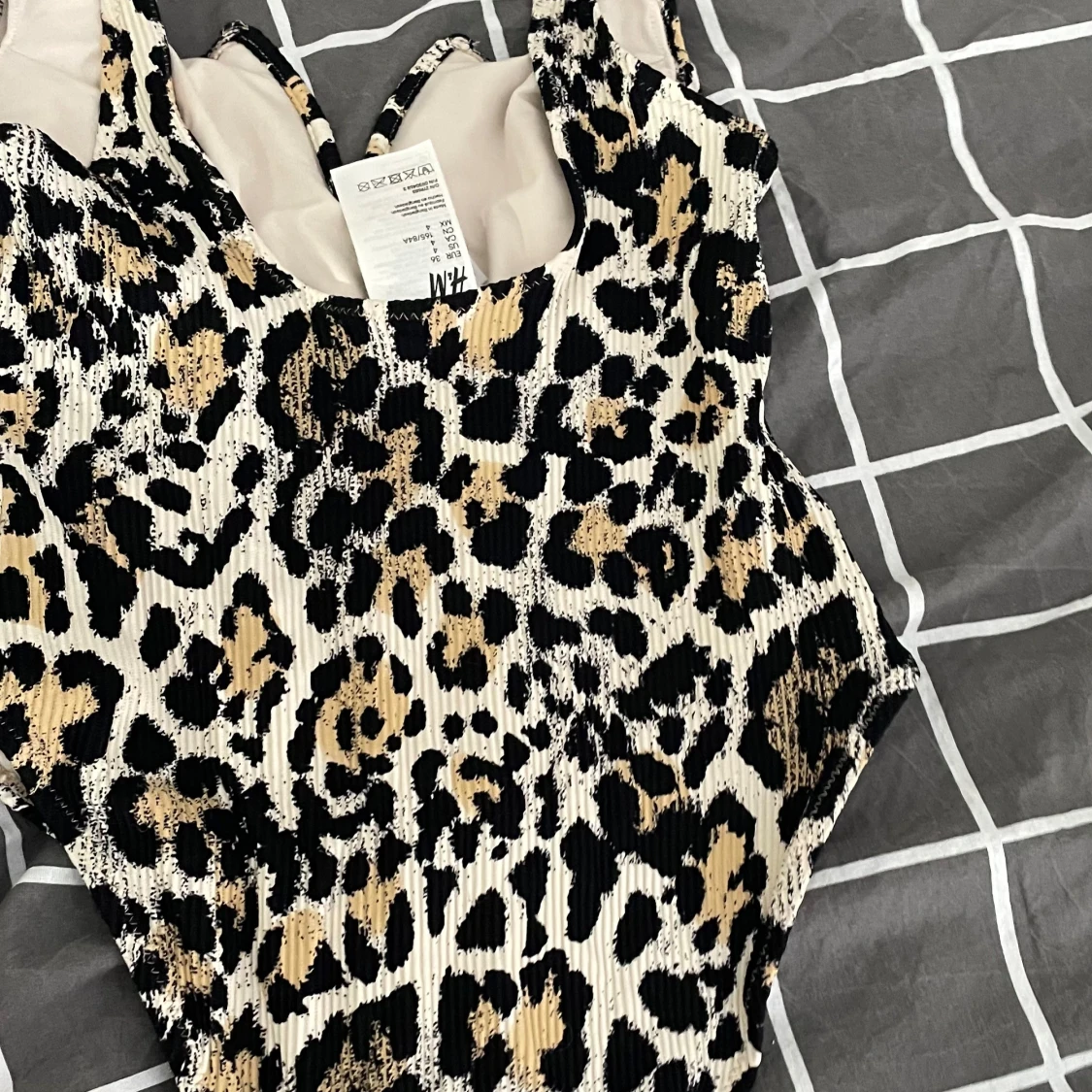 Leopardmönstrad baddräkt från H&M - 2