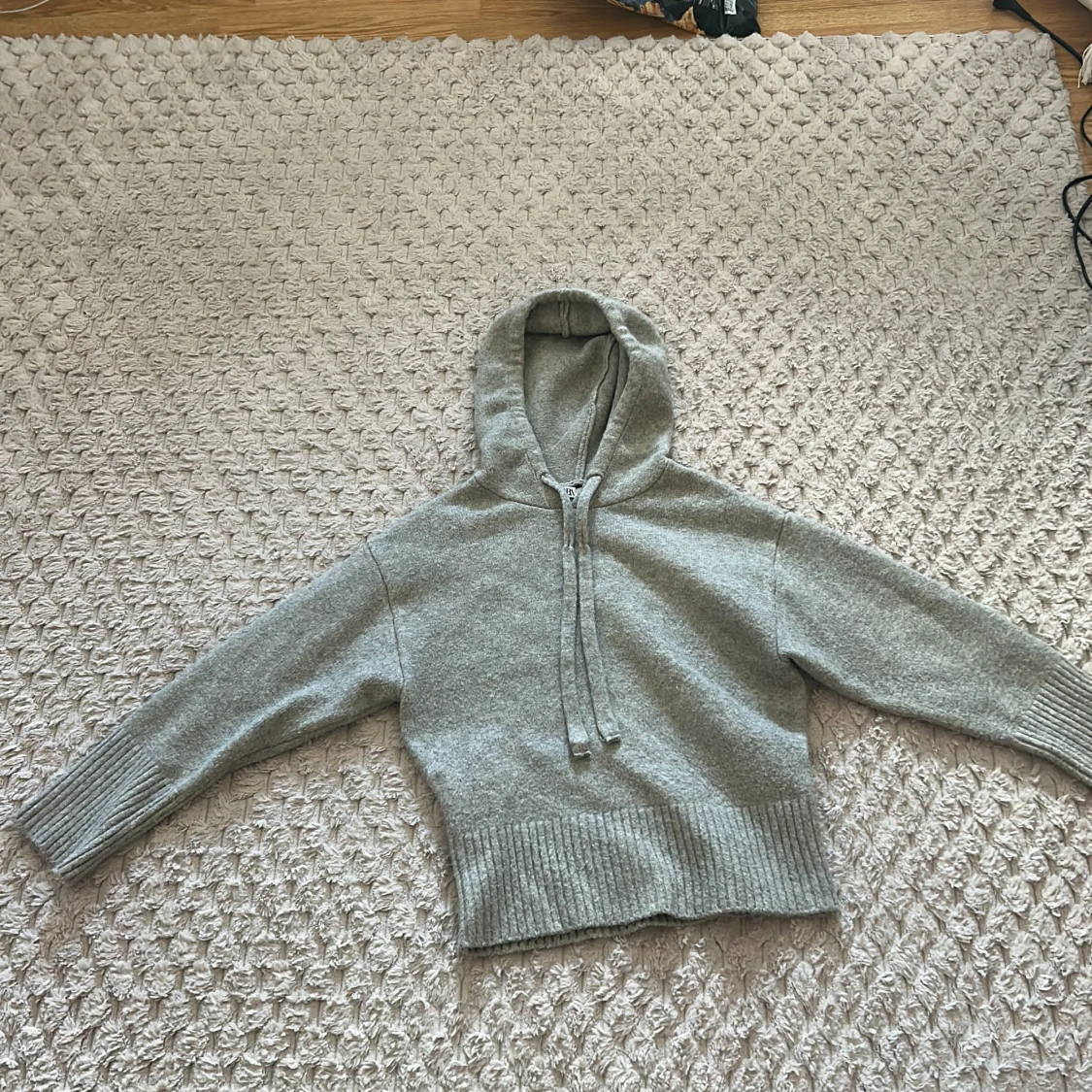 Grå hoodie från Zara