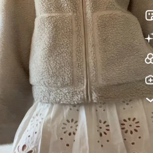 Zara kjol  - jättesöt kjol från Zara. Säljer pågrund av att den är lite för liten!❤️pris kan såklart diskuteras 