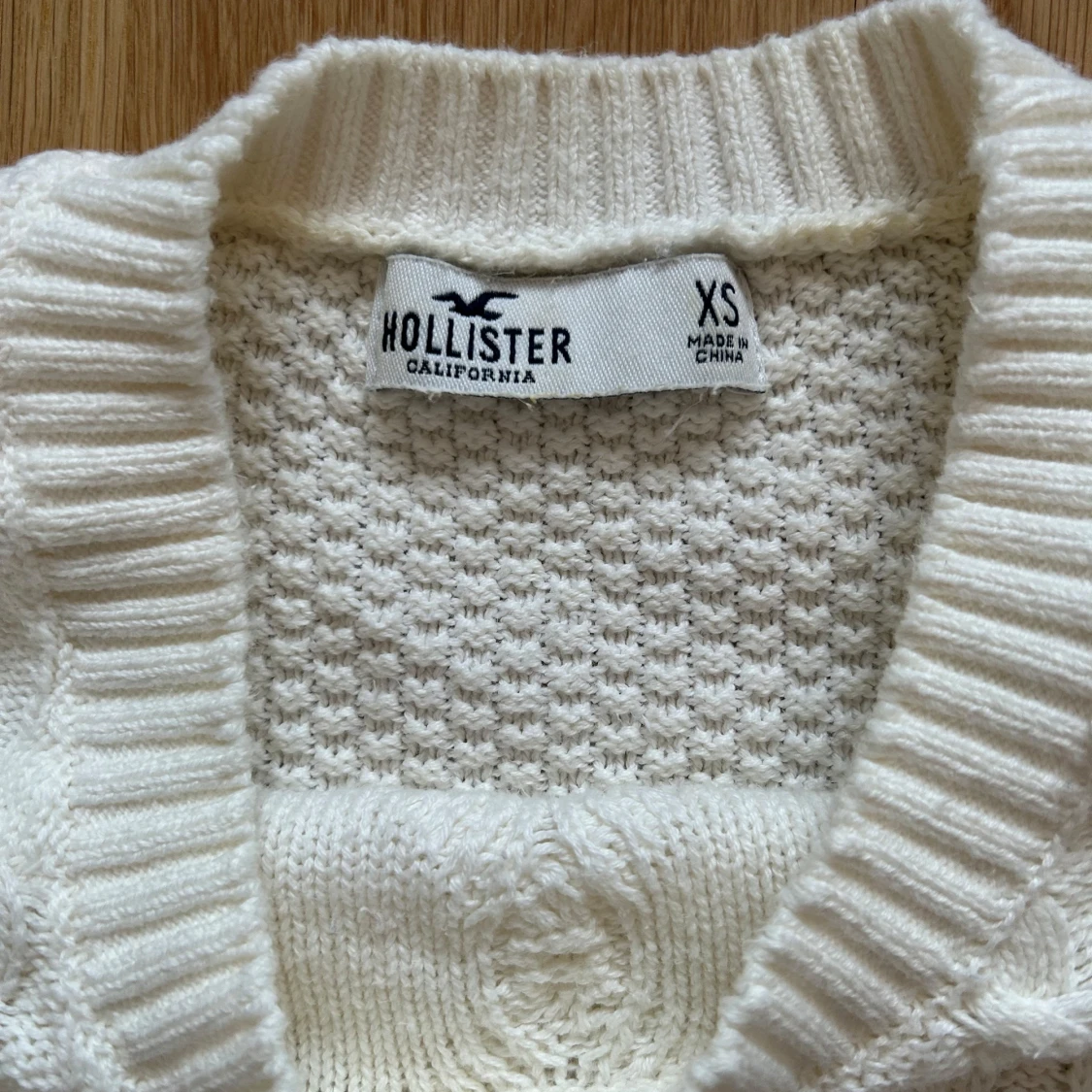 Vit stickad tröja från Hollister - 2