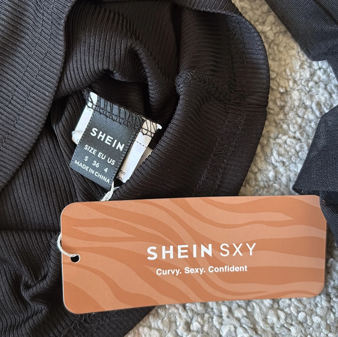 Svart ribbad topp från Shein - 2