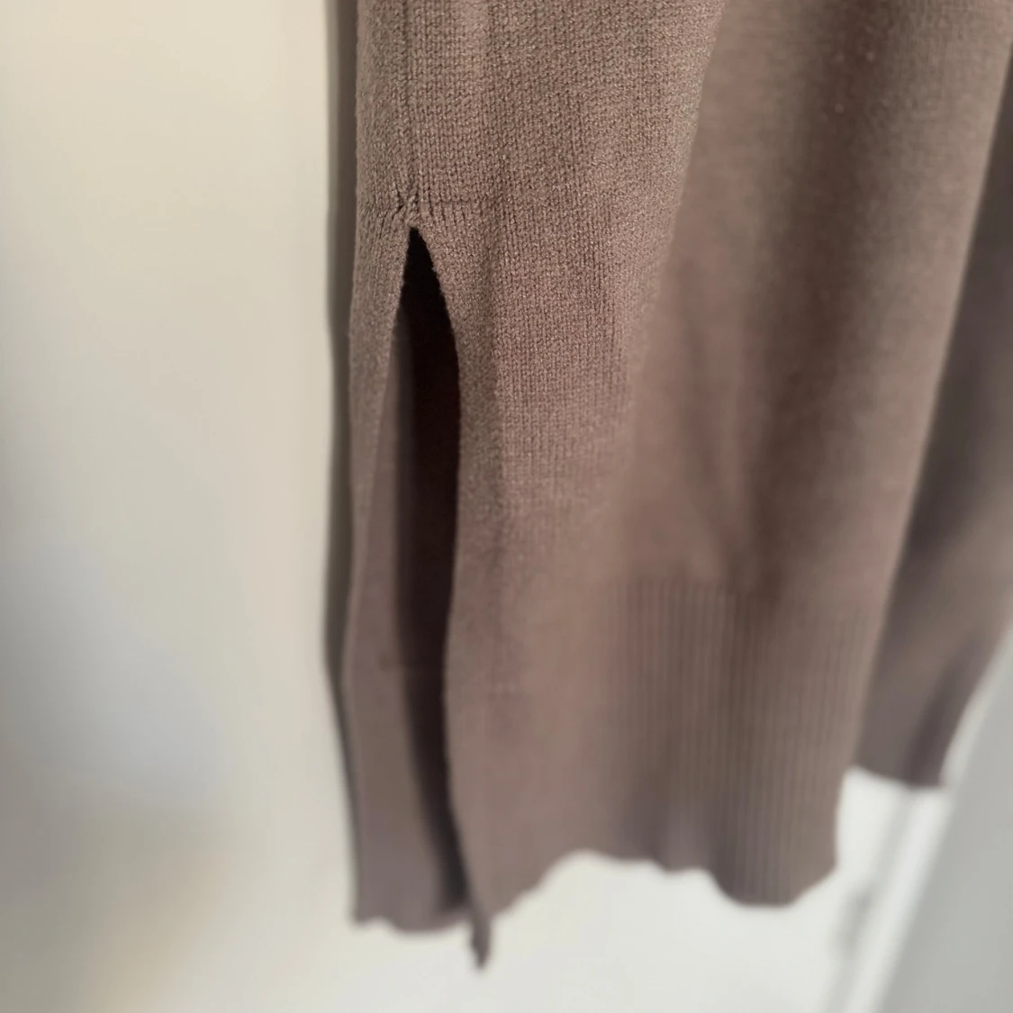 Beige stickad tröja från Bik Bok - 1