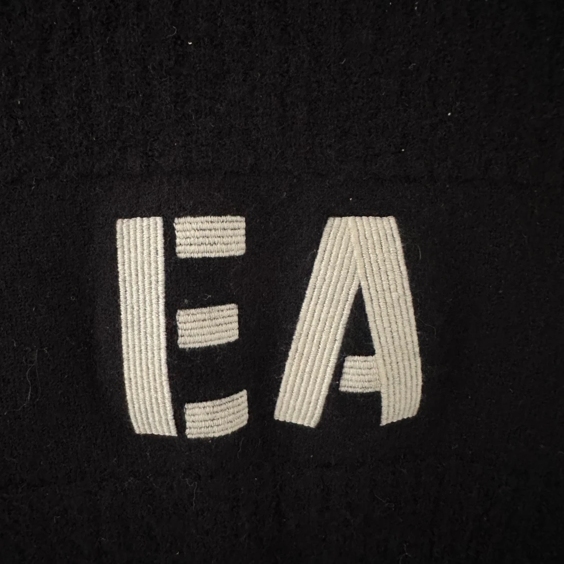 Svart stickad tröja från Emporio Armani - 1