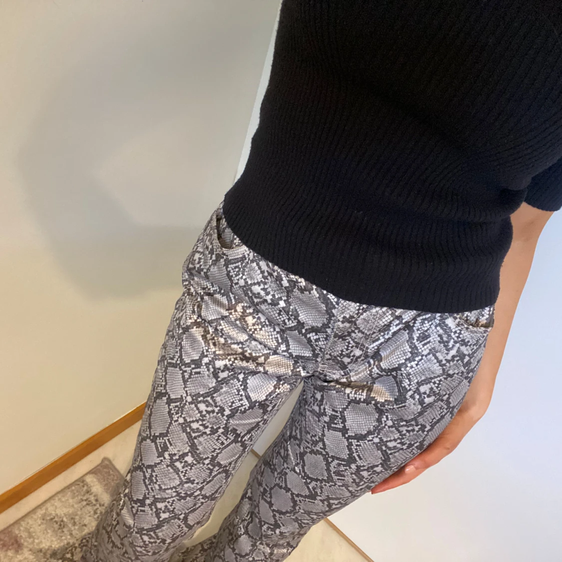 Ormmönstrade Jeans - 1