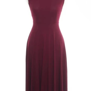 Vinröd långklänning - Elegant vinröd långklänning. Perfekt för festliga tillfällen med sin stilrena och klassiska look.