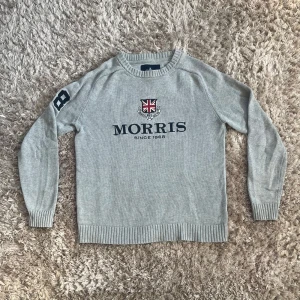 Grå tröja från Morris - Tja! En stilren grå tröja från Morris. Skick 10/10. Pris går att diskutera 🌟