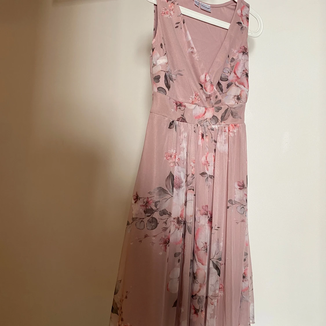 Rosa blommig klänning från Bodyflirt