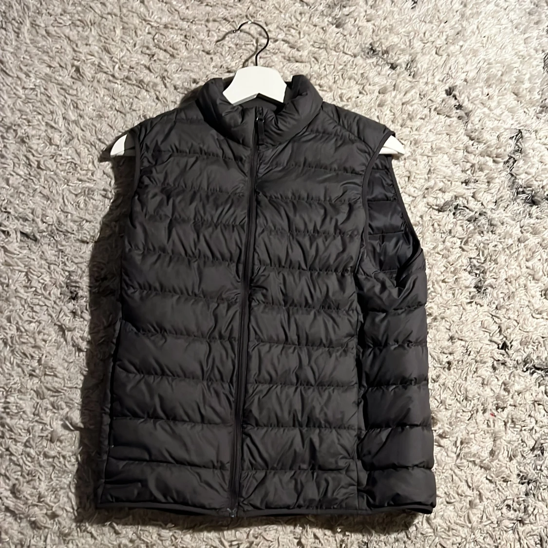 Grå dunväst slim fit XS