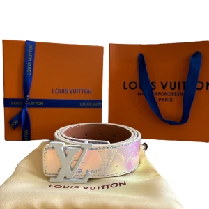 L🅾️uis-vuttion bälte  - Säljer nu ett perfekt bälte inför sommaren.rikgit coolt och passar perfekt till många outfits 