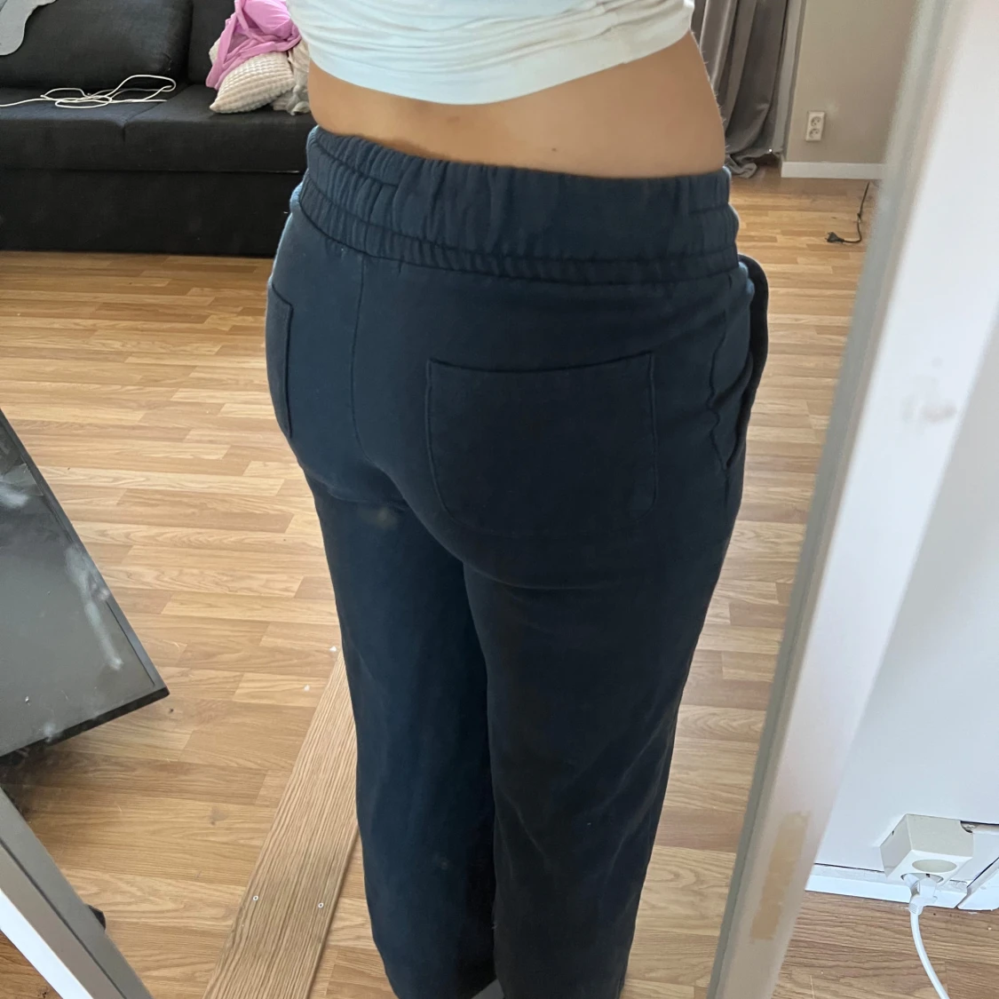 Svarta mjukisbyxor med dragsko - 1