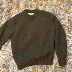 A Days March Mörkgrön stickad tröja - Mörkgrön A Days March Tröja i 100% ull | Gott skick utan defekter | Storlek M | Skriv vid minsta fråga eller fundering! |