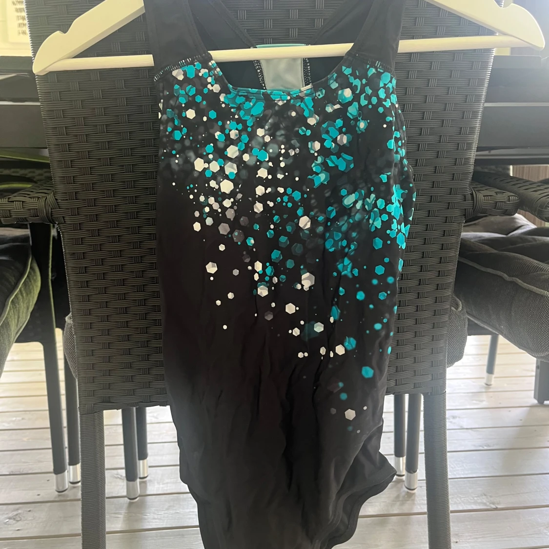 Svart baddräkt från SOC med mönster