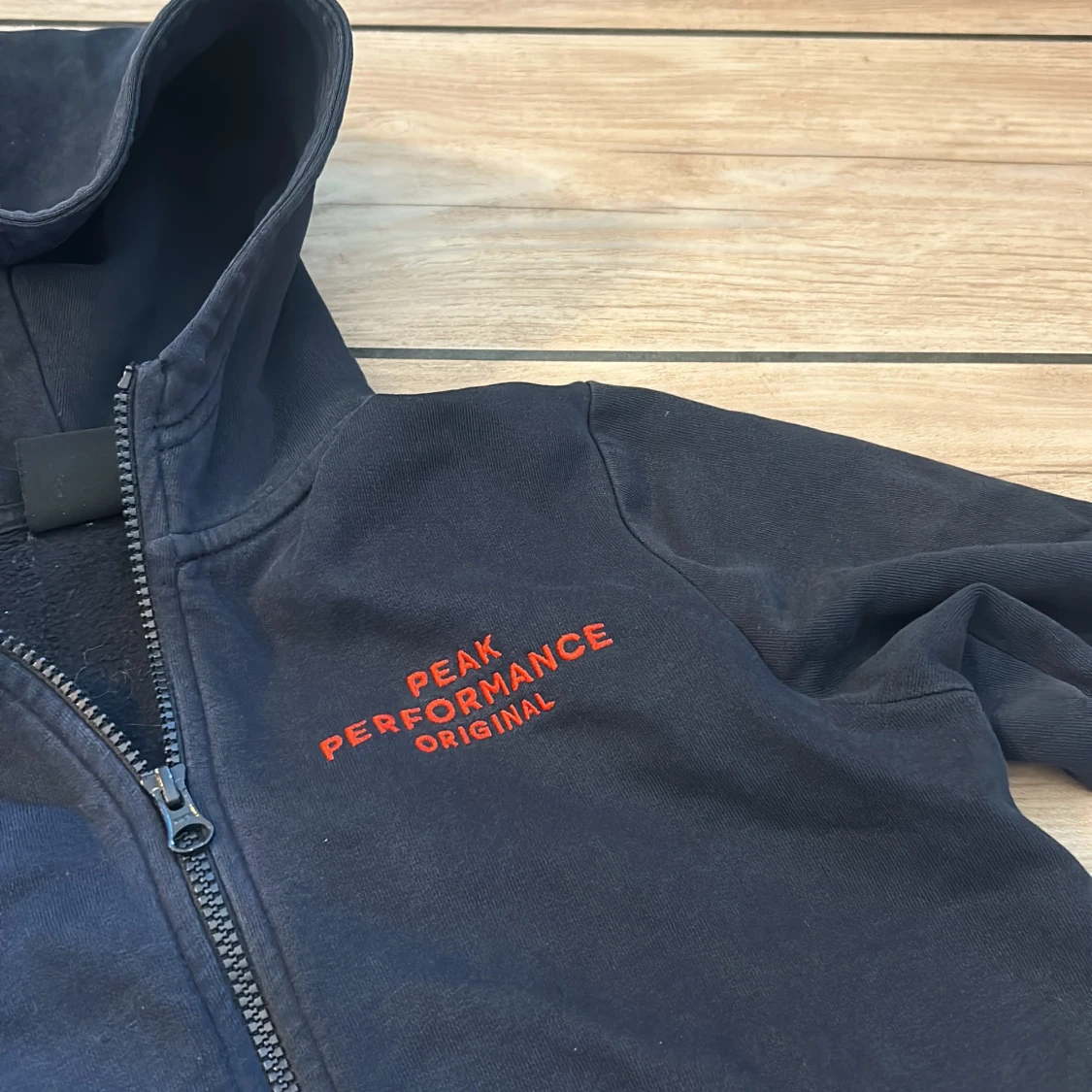 Blå hoodie från Peak Performance - 1